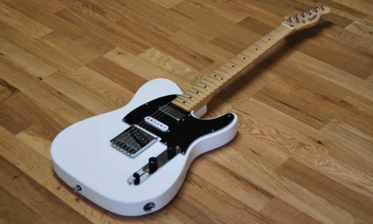 Fender squier store telecaster white